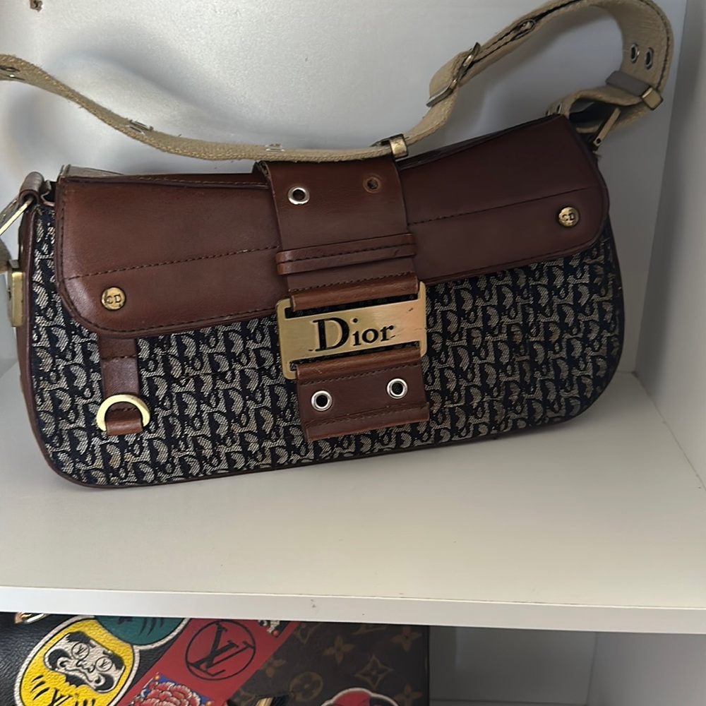 AUTHENTIC CHRISTIAN DIOR STREET CHIC SHOULDER BAG. Good CONDITION.